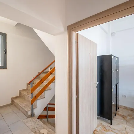 Black Hostal