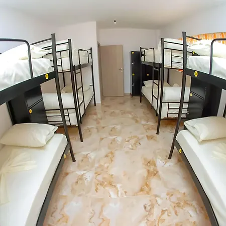 Hostal Black *